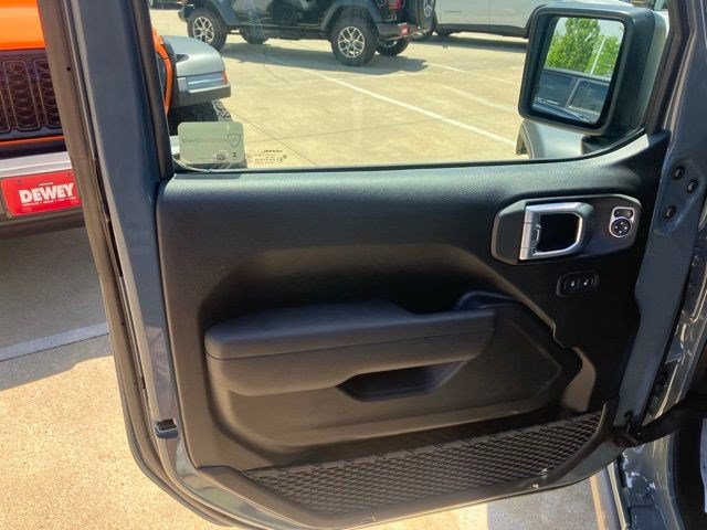 New 2026 Jeep Wrangler Unlimited Rubicon AWD/4WD image 9