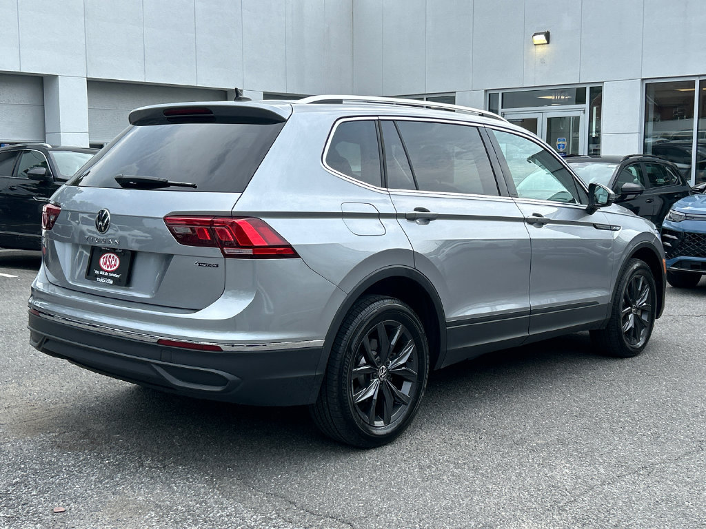 Used 2024 Volkswagen Tiguan SE AWD/4WD image 2
