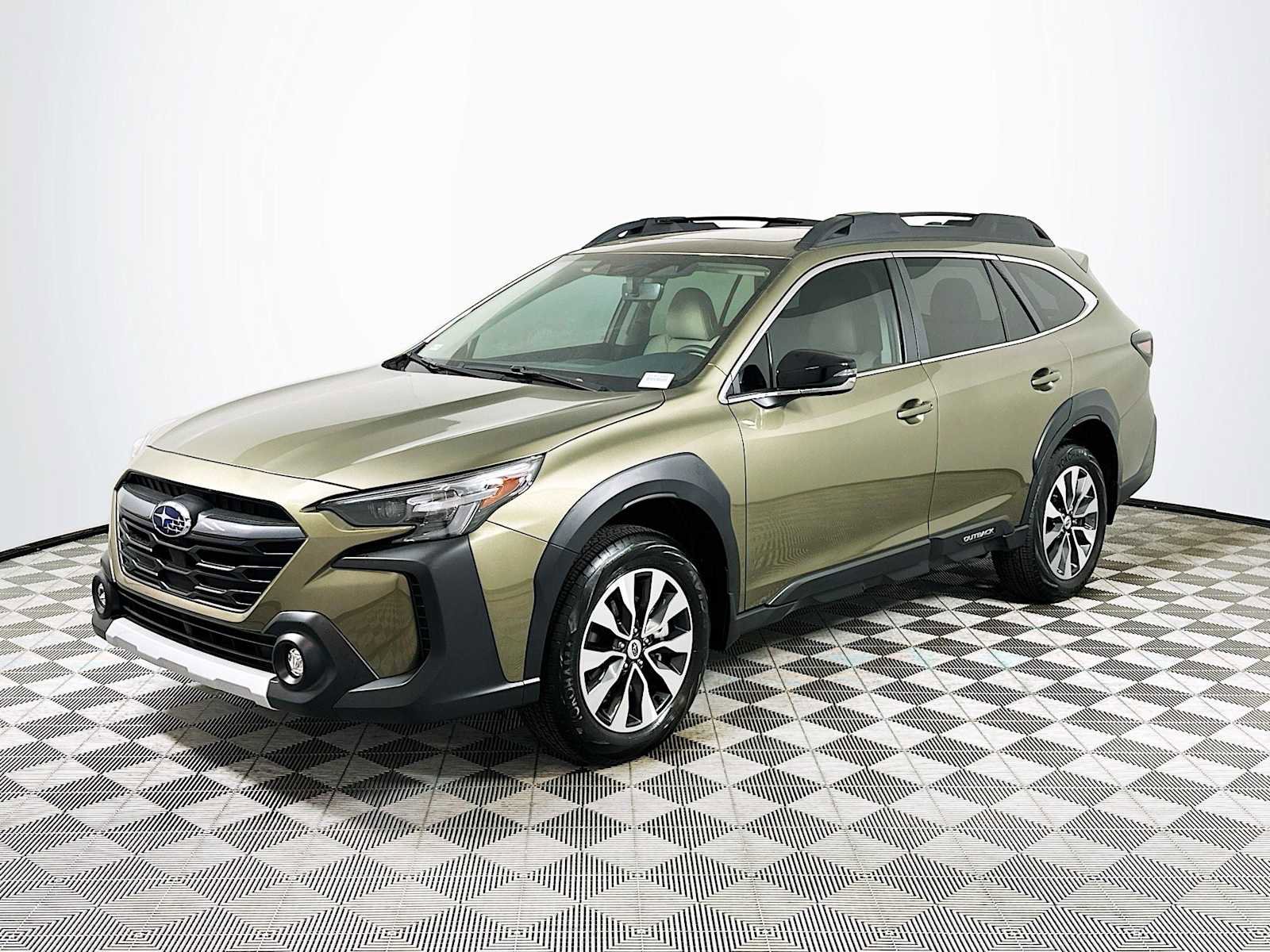 Certified 2025 Subaru Outback Limited AWD/4WD image 3
