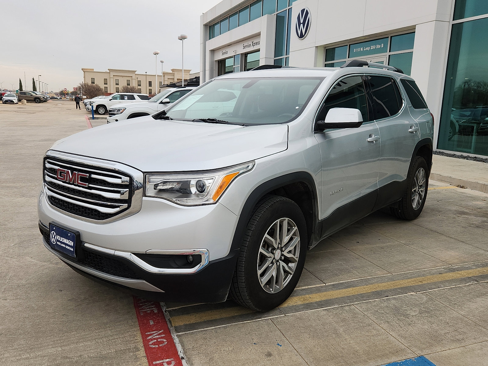 Used 2018 GMC Acadia SLE image 3