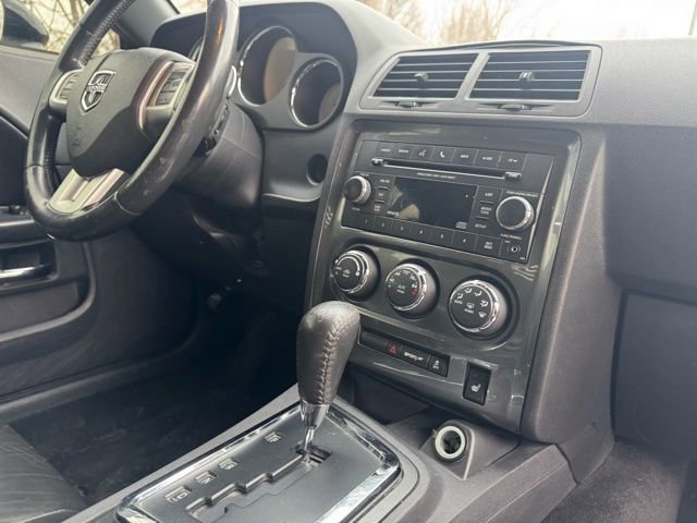 Used 2013 Dodge Challenger SXT image 28