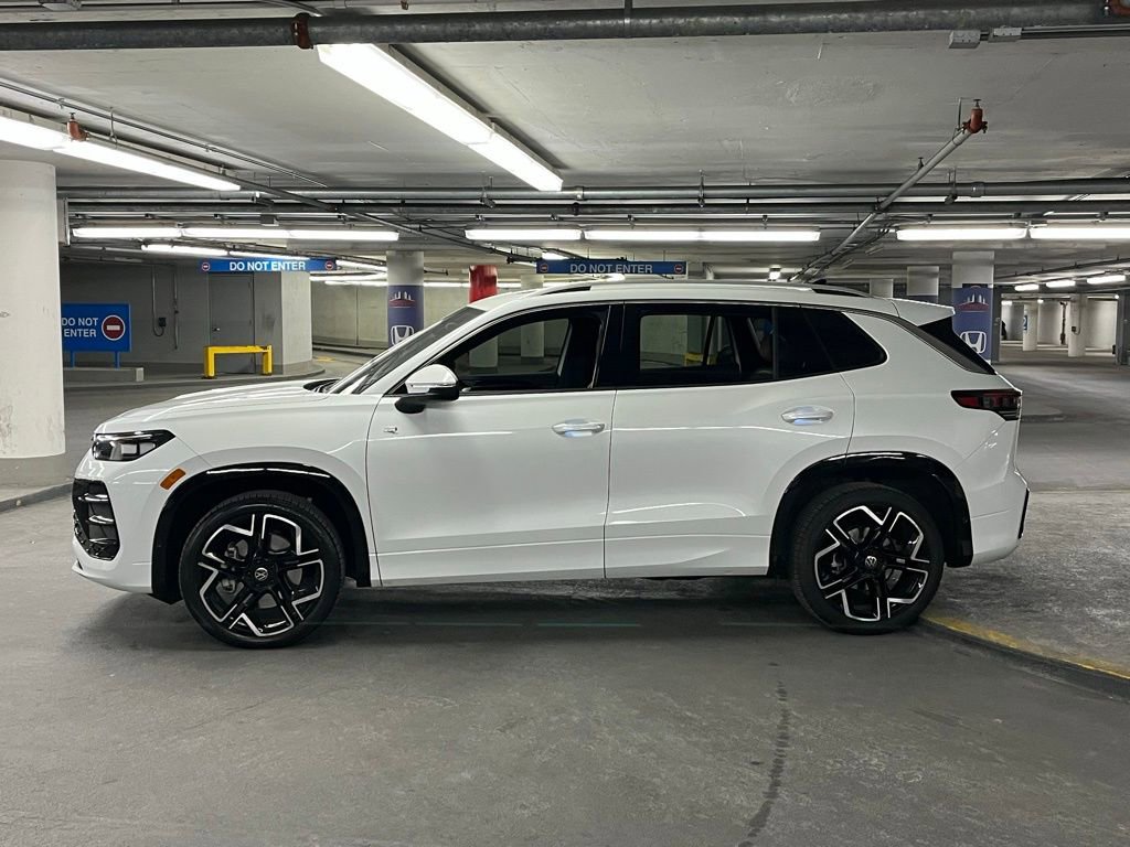 Certified 2025 Volkswagen Tiguan SEL R-Line image 33