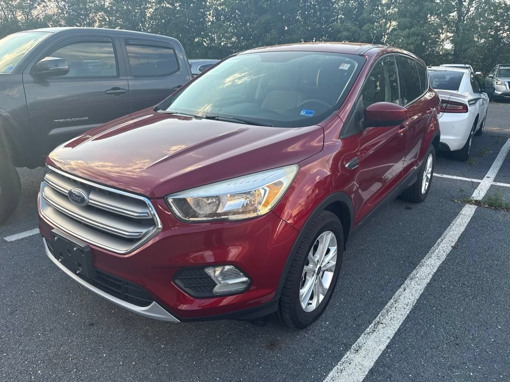 Used 2017 Ford Escape SE w/ SE Cold Weather Package AWD/4WD image 2