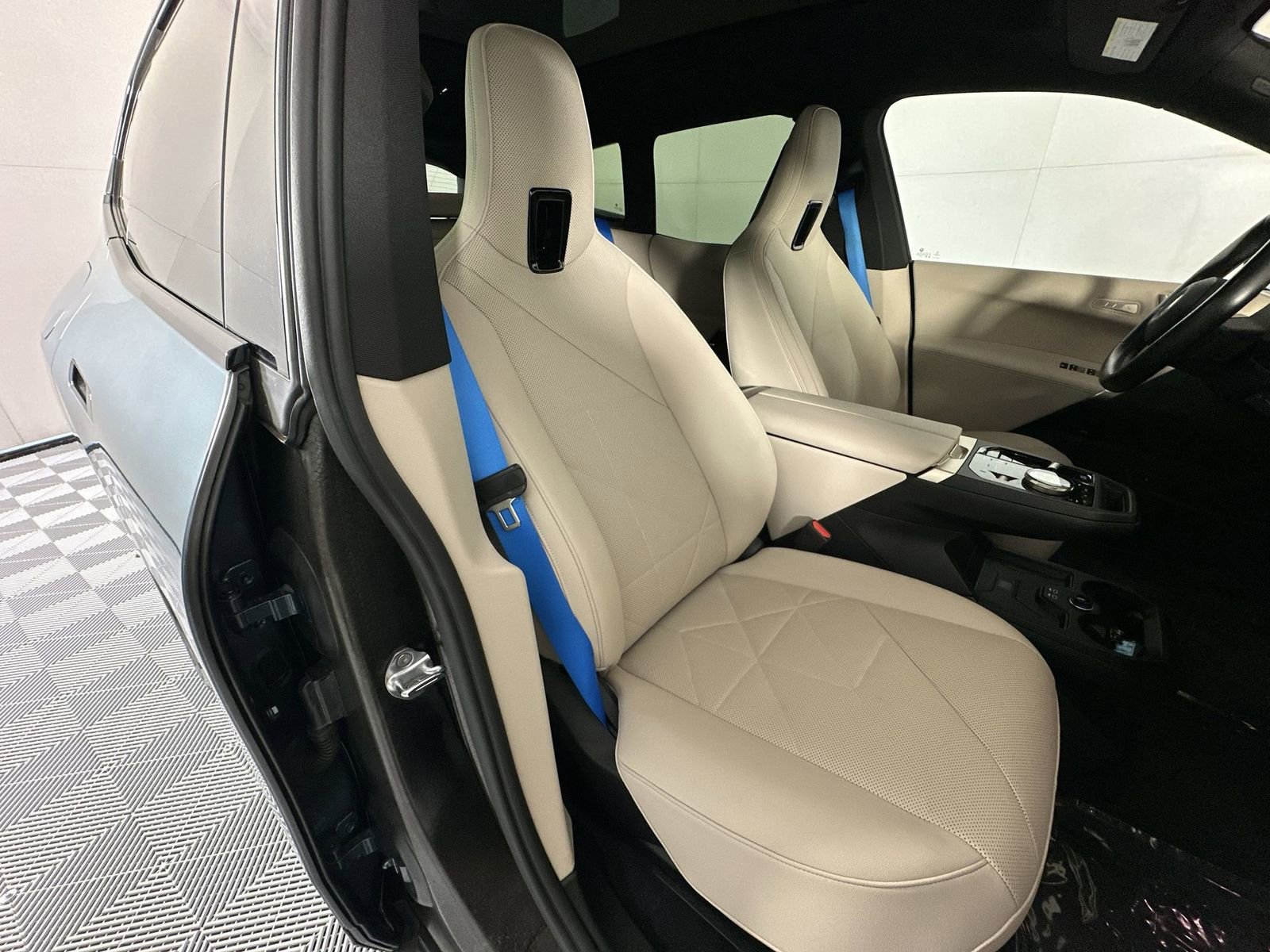 Used 2022 BMW iX xDrive50 w/ Premium Package image 27