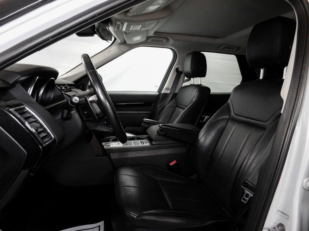 Used 2019 Land Rover Discovery SE image 9