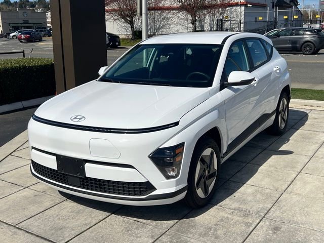 Certified 2025 Hyundai Kona SE image 3