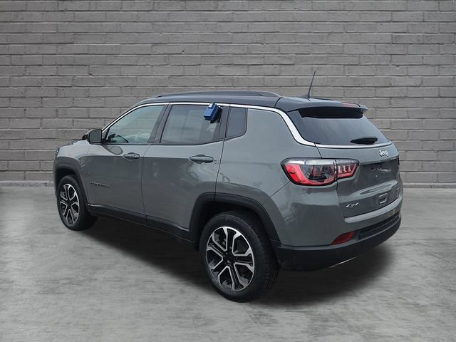 Used 2023 Jeep Compass Limited AWD/4WD image 3