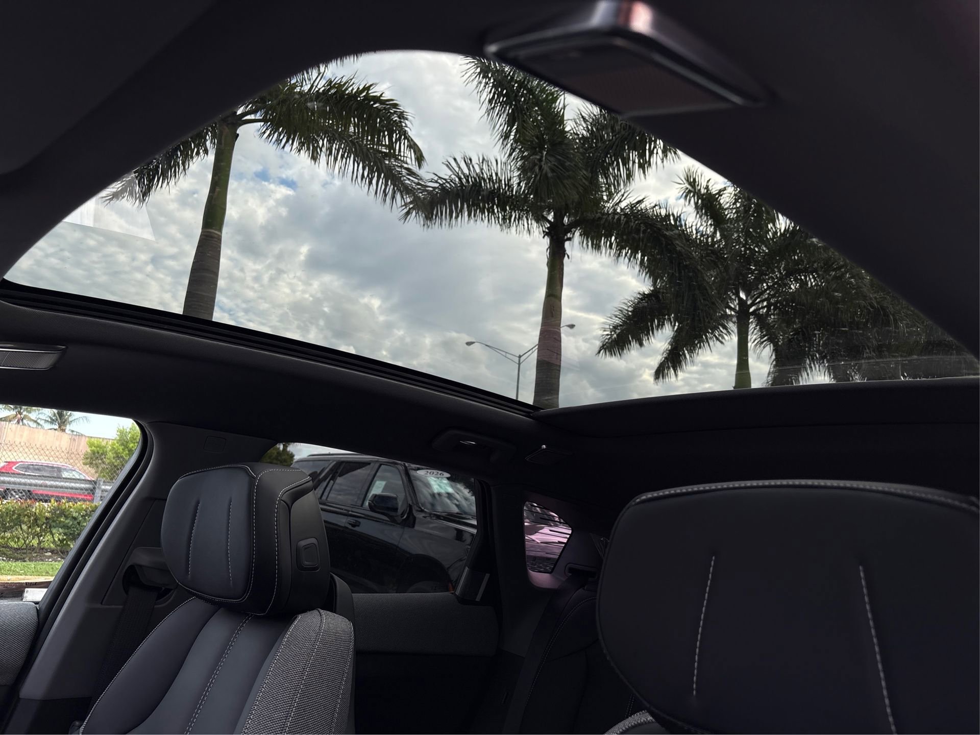 New 2026 Cadillac Optiq Luxury 1 image 32