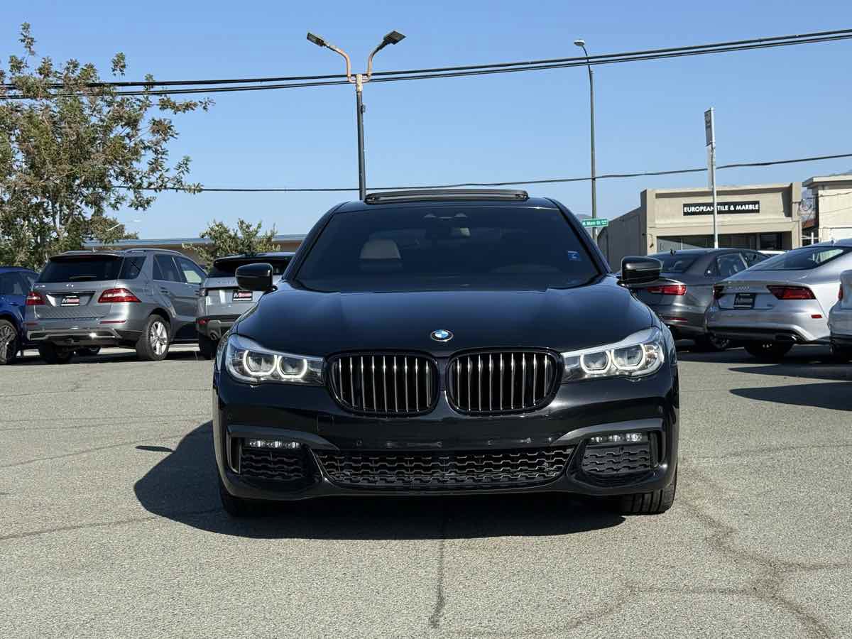 Used 2019 BMW 740i image 2
