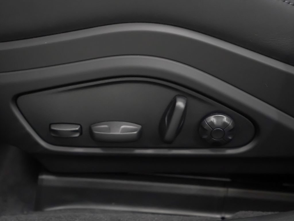 Certified 2025 Porsche Panamera 4 AWD/4WD image 24