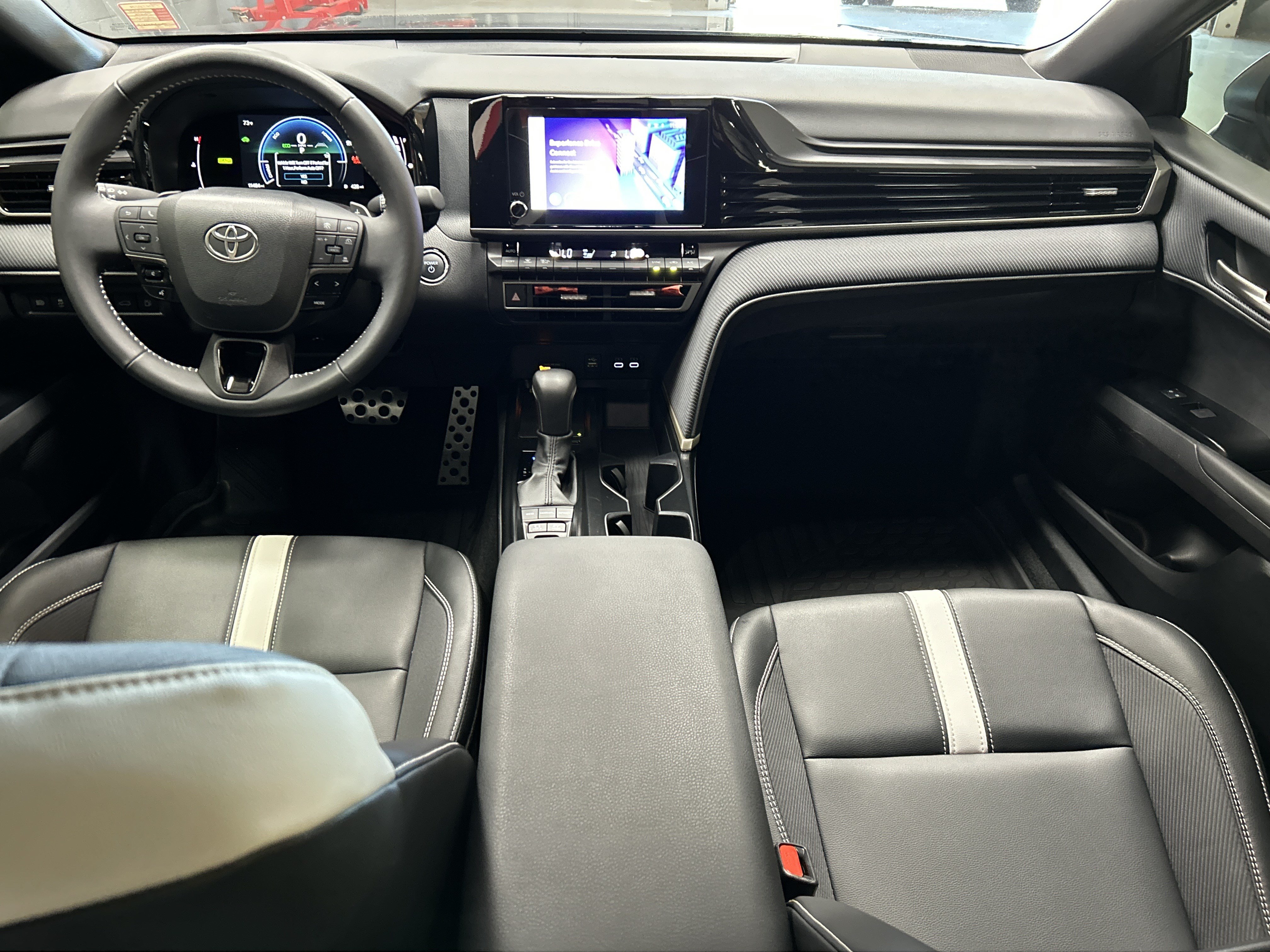 Used 2025 Toyota Camry SE w/ Convenience Package FWD image 28