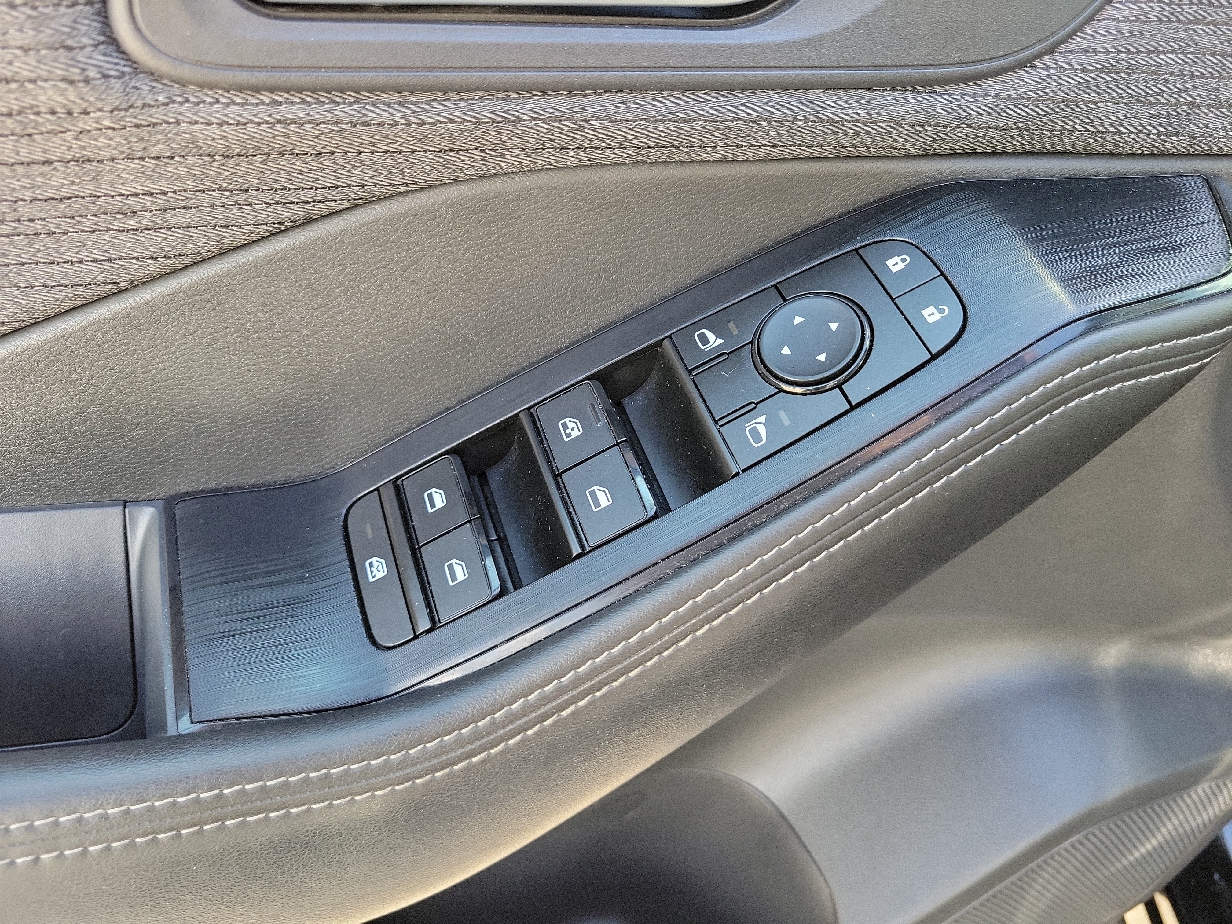 Certified 2023 Nissan Rogue SV FWD image 16