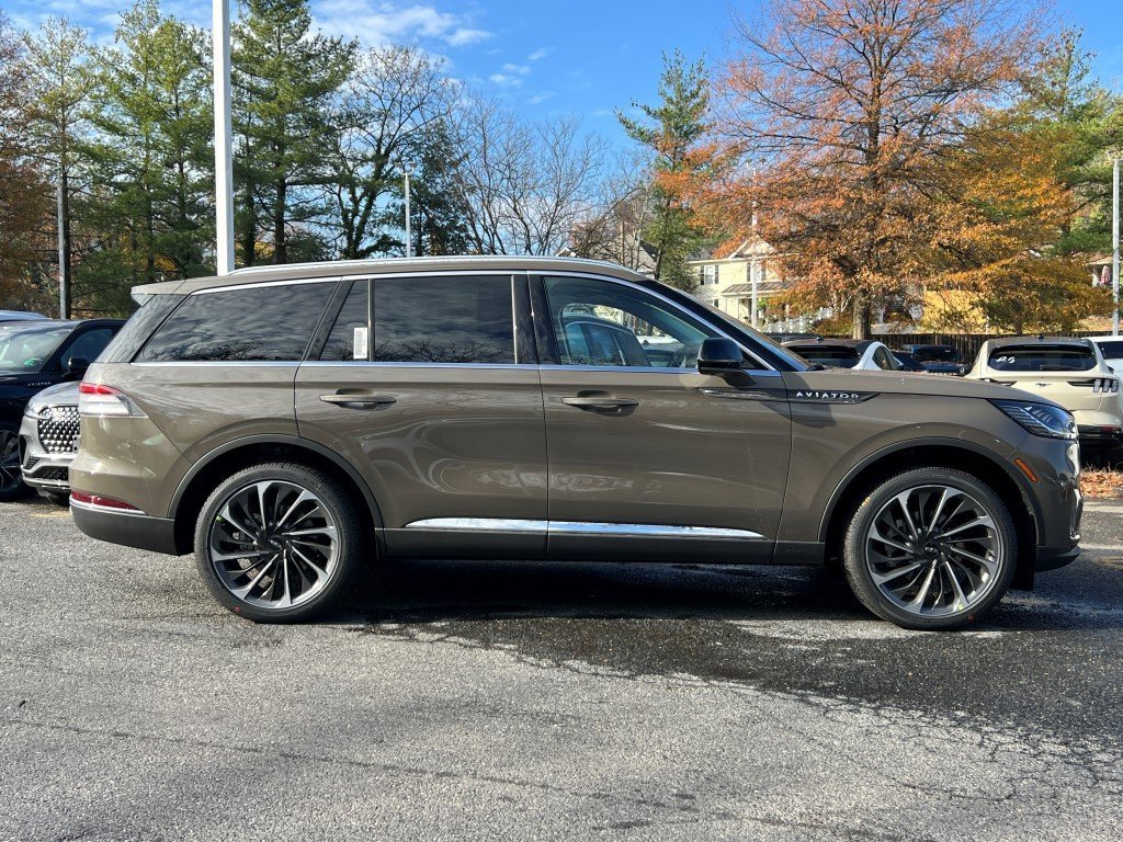 New 2026 Lincoln Aviator Reserve w/ Luxury Package image 3