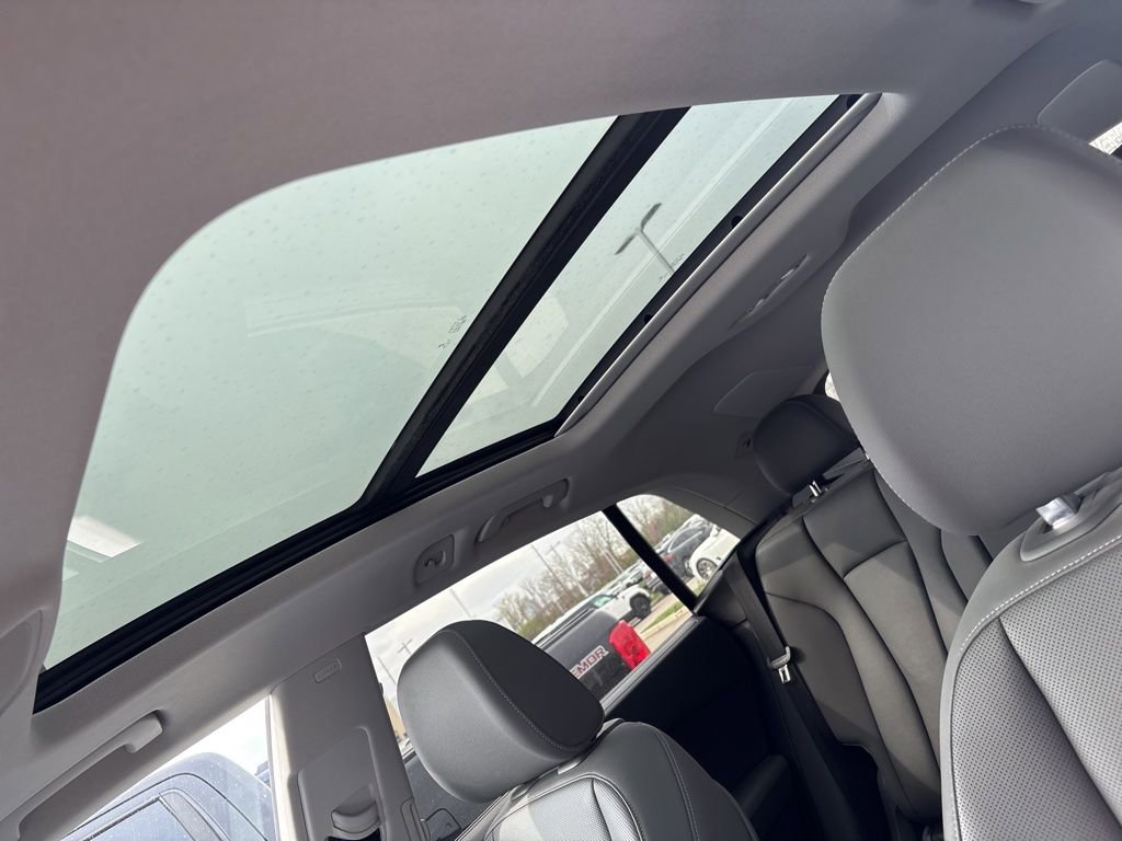 Used 2019 Audi Q8 Prestige image 24