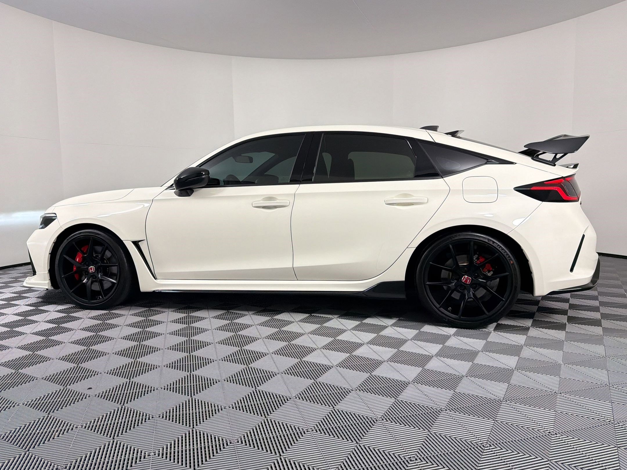 Used 2025 Honda Civic Type R image 2