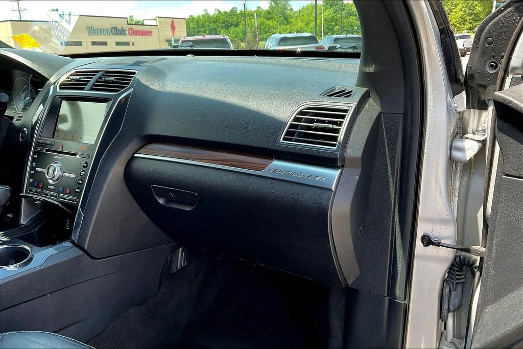 Used 2018 Ford Explorer Limited FWD image 15