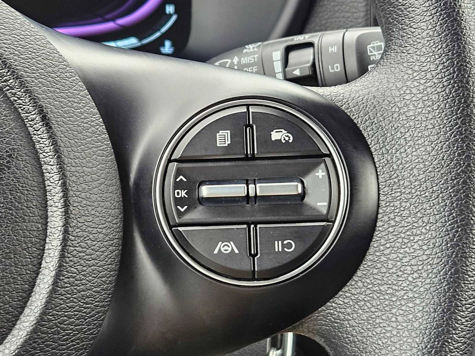 Certified 2025 Kia Soul LX w/ LX Technology Package FWD image 22