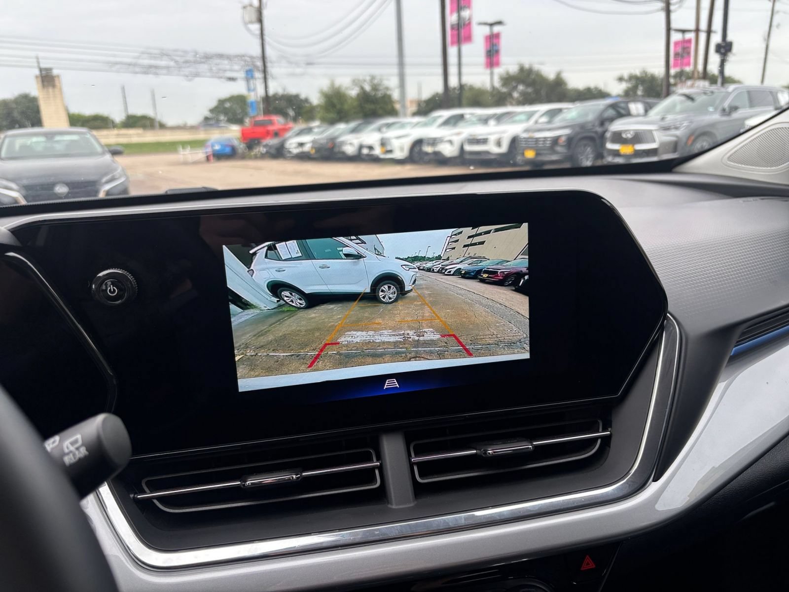 Used 2025 Chevrolet Trax LT w/ LT Convenience Package FWD image 18