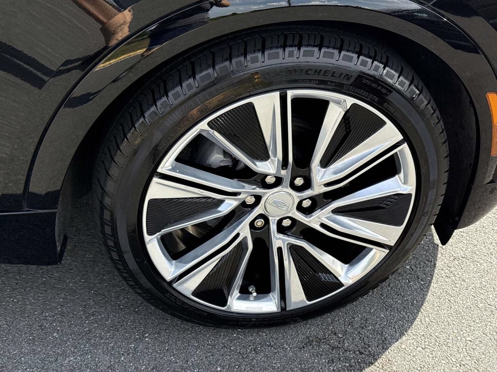 Used 2025 Cadillac Lyriq Luxury w/ LPO, Floor Liner Package AWD/4WD image 14