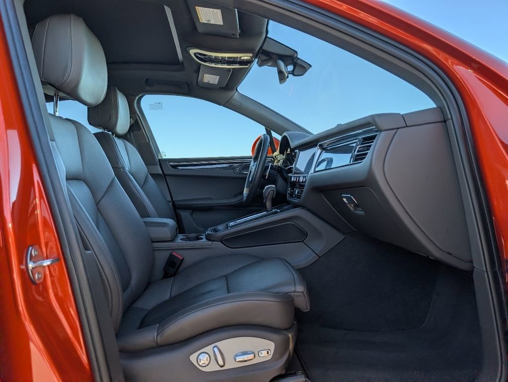 Certified 2024 Porsche Macan image 16