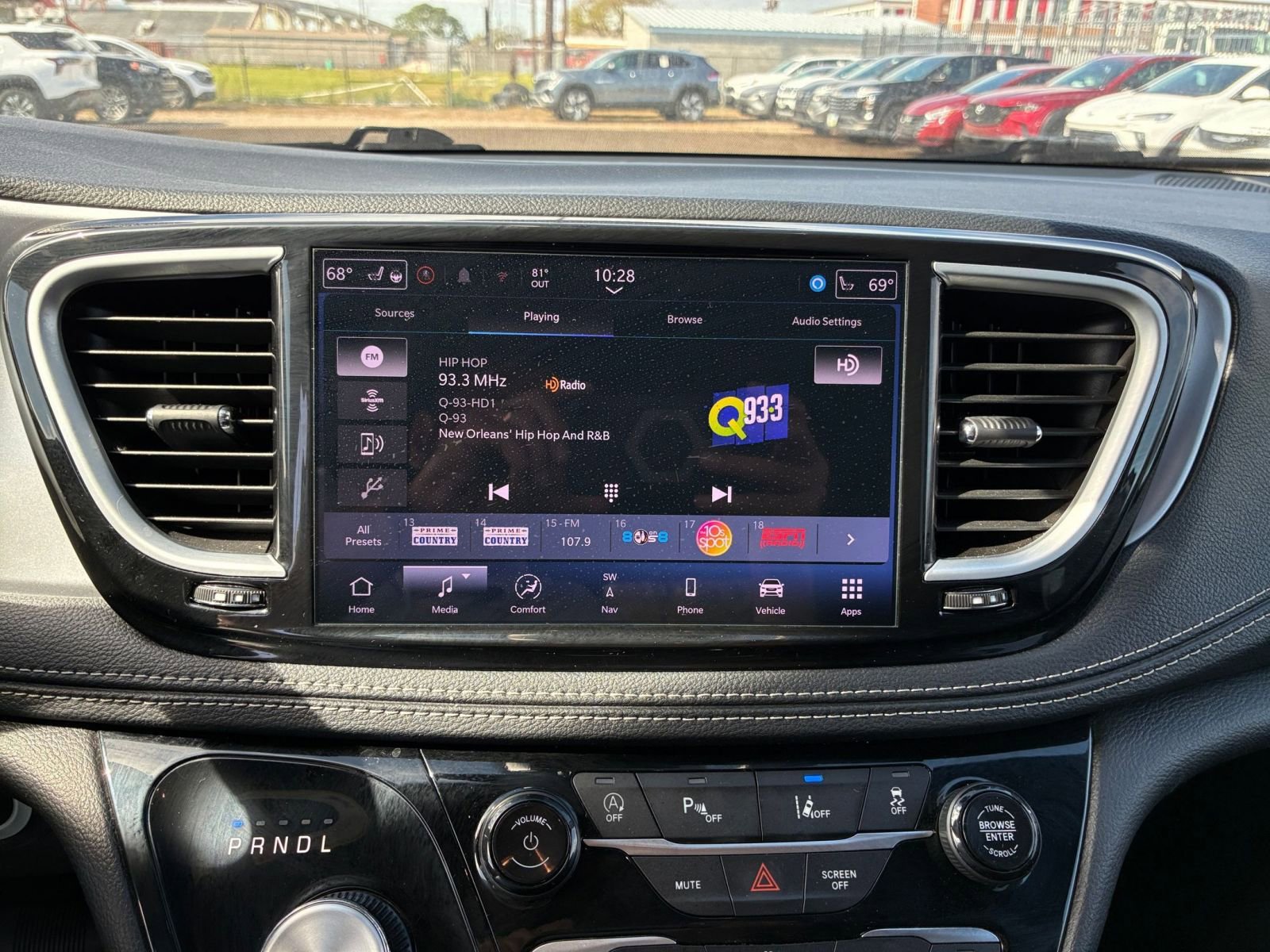 Used 2025 Chrysler Pacifica Limited image 17