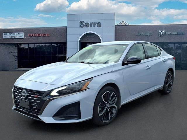 Used 2023 Nissan Altima 2.5 SR AWD/4WD image 3