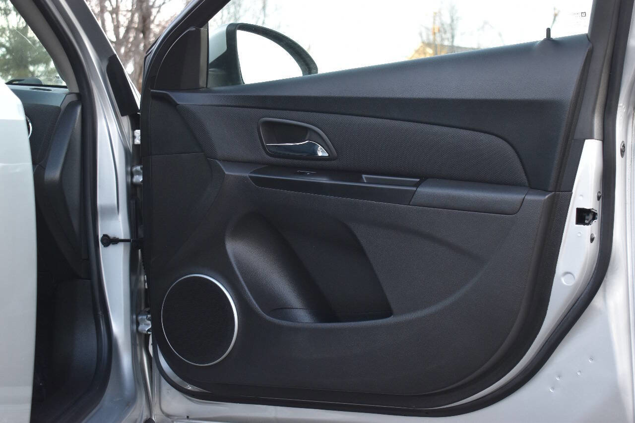 Used 2012 Chevrolet Cruze LT w/ RS Package image 9