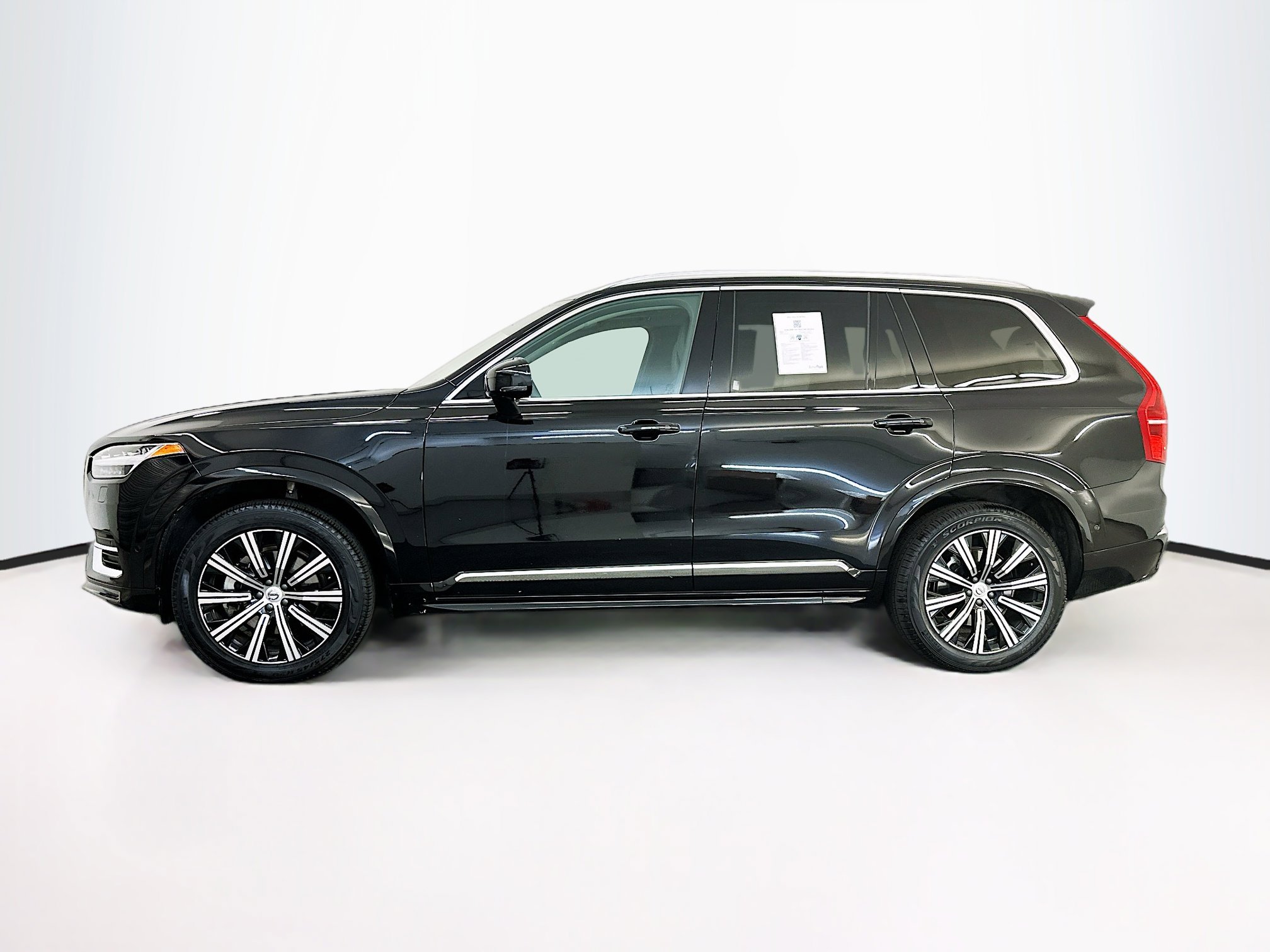Used 2025 Volvo XC90 B6 Plus image 4