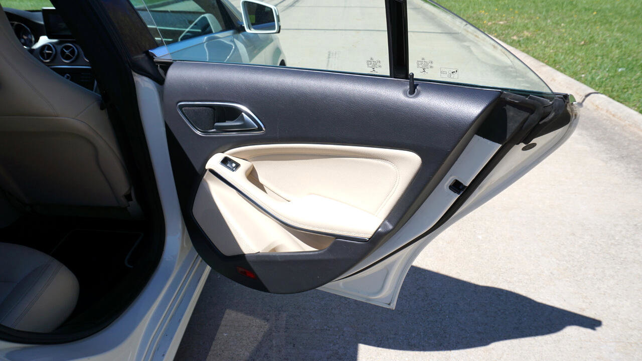 Used 2015 Mercedes-Benz CLA 250 image 24