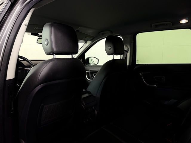 Used 2018 Land Rover Discovery Sport SE image 20