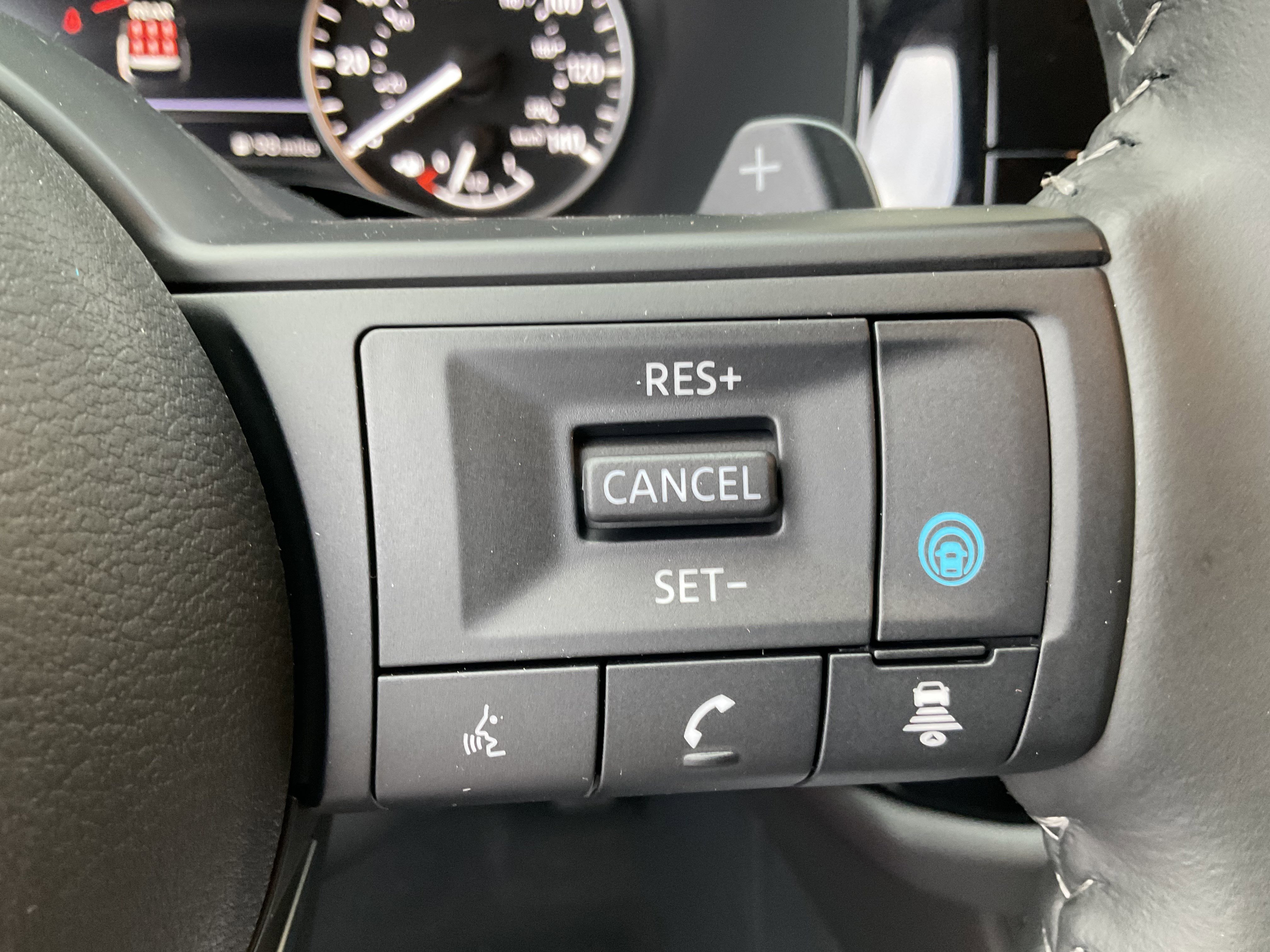 Used 2025 Nissan Pathfinder SV w/ Black Appearance Package image 32