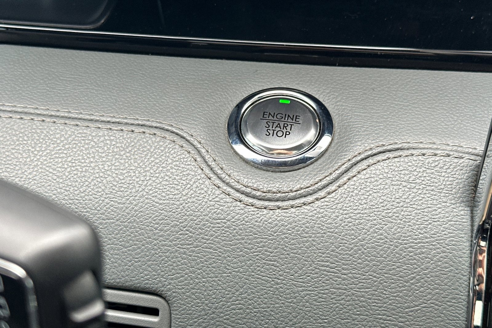 Used 2019 Lincoln Navigator Reserve image 24