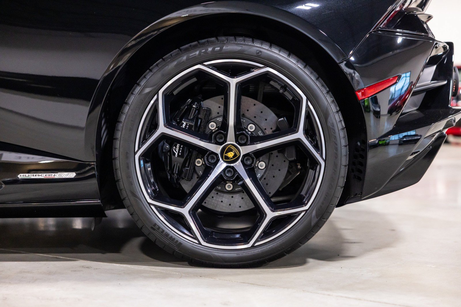 Used 2023 Lamborghini Huracan EVO AWD/4WD image 18