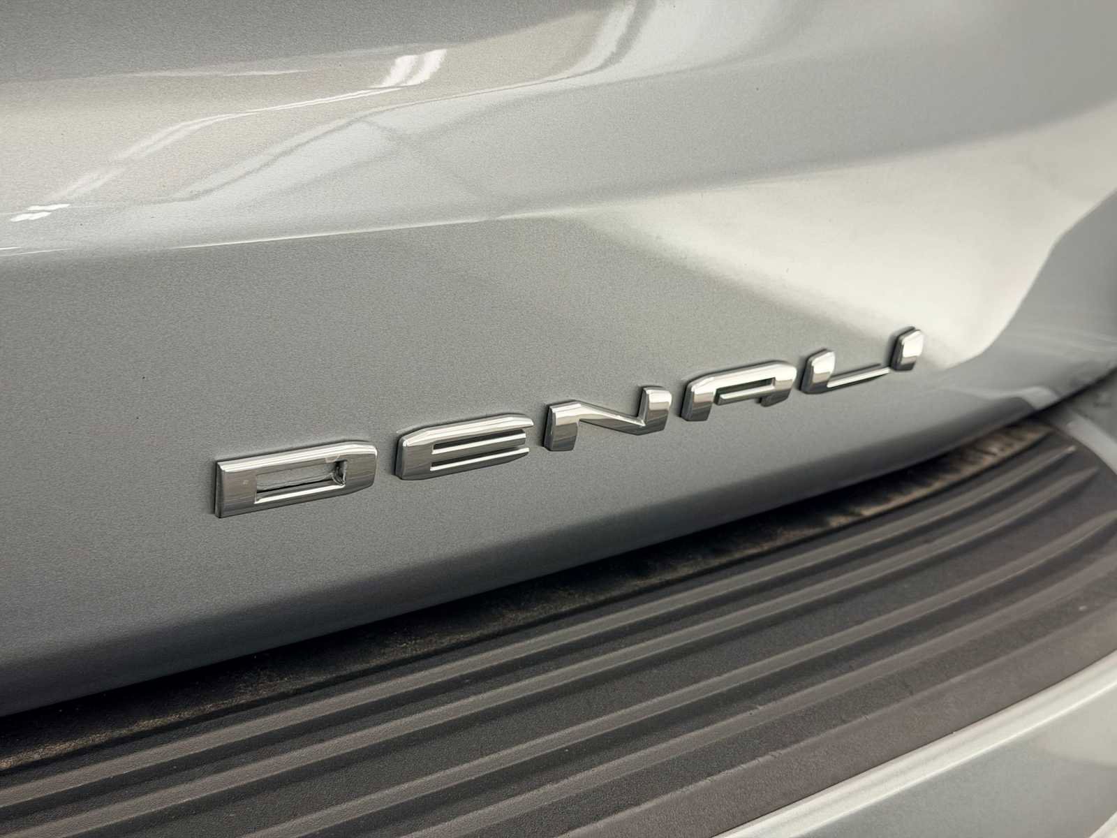 Used 2023 GMC Yukon Denali image 15