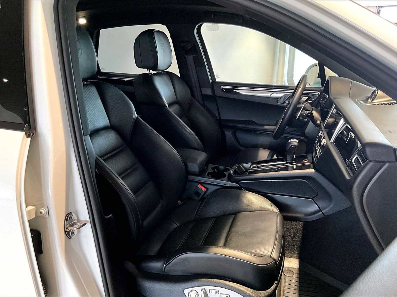 Used 2025 Porsche Macan image 22