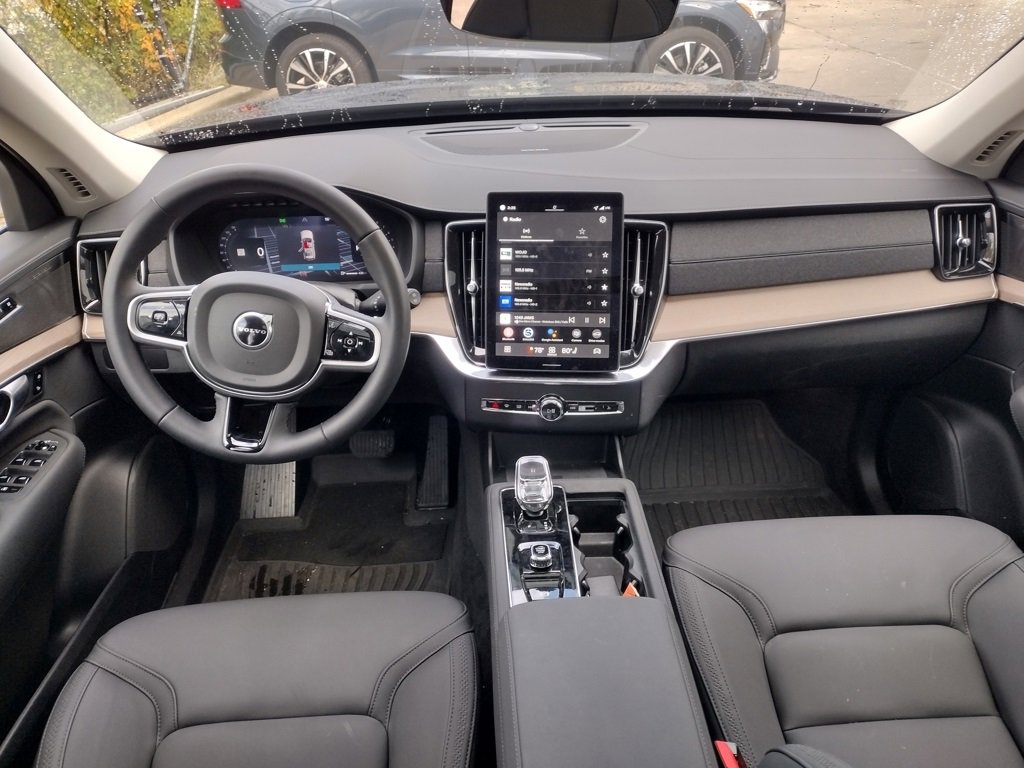 New 2026 Volvo XC90 B6 Plus w/ Protection Package Premier image 18