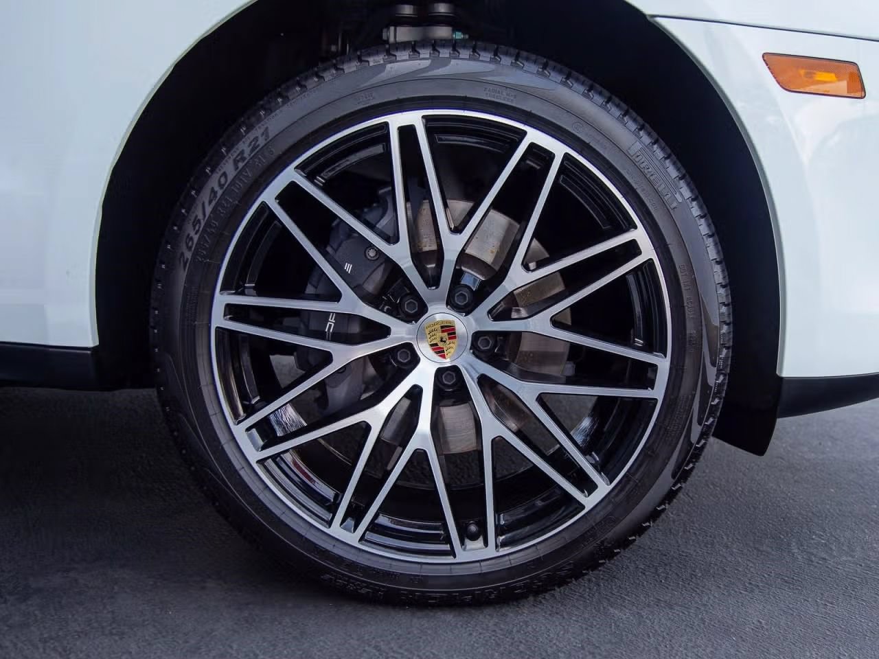 New 2026 Porsche Macan AWD/4WD image 10