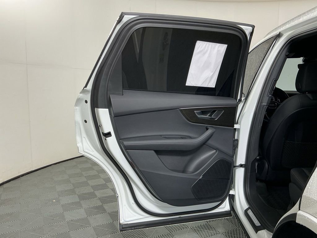 Used 2025 Audi Q7 3.0T Premium Plus AWD/4WD image 24