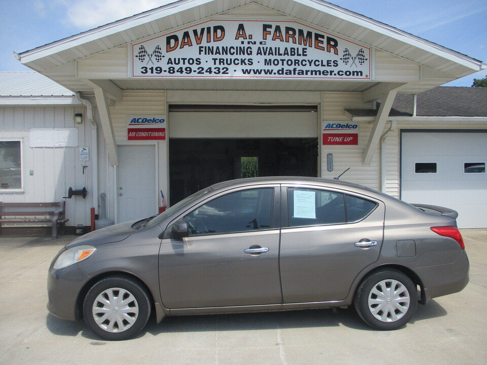 Used 2013 Nissan Versa SV w/ Convenience Pkg FWD image 12