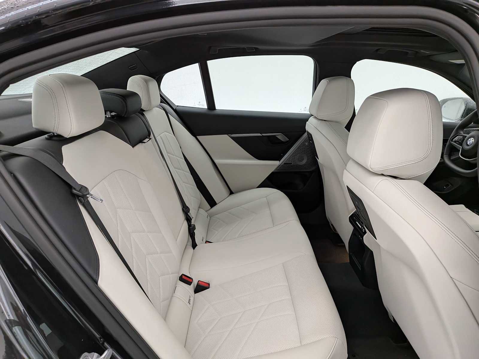 Used 2024 BMW 530i 530i w/ Premium Package image 21