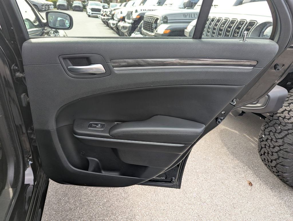 Used 2022 Chrysler 300 Touring image 29