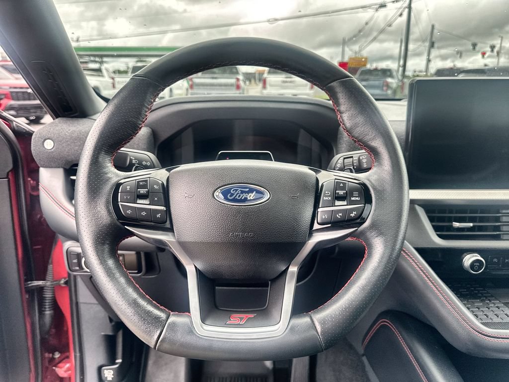 Used 2025 Ford Explorer ST AWD/4WD image 14
