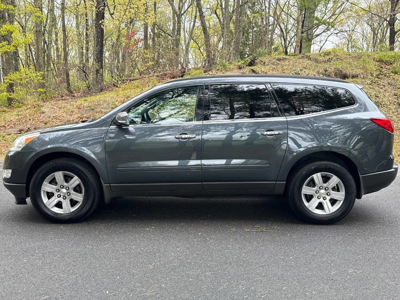 Used 2011 Chevrolet Traverse LT w/ Personal Connectivity Package AWD/4WD image 10