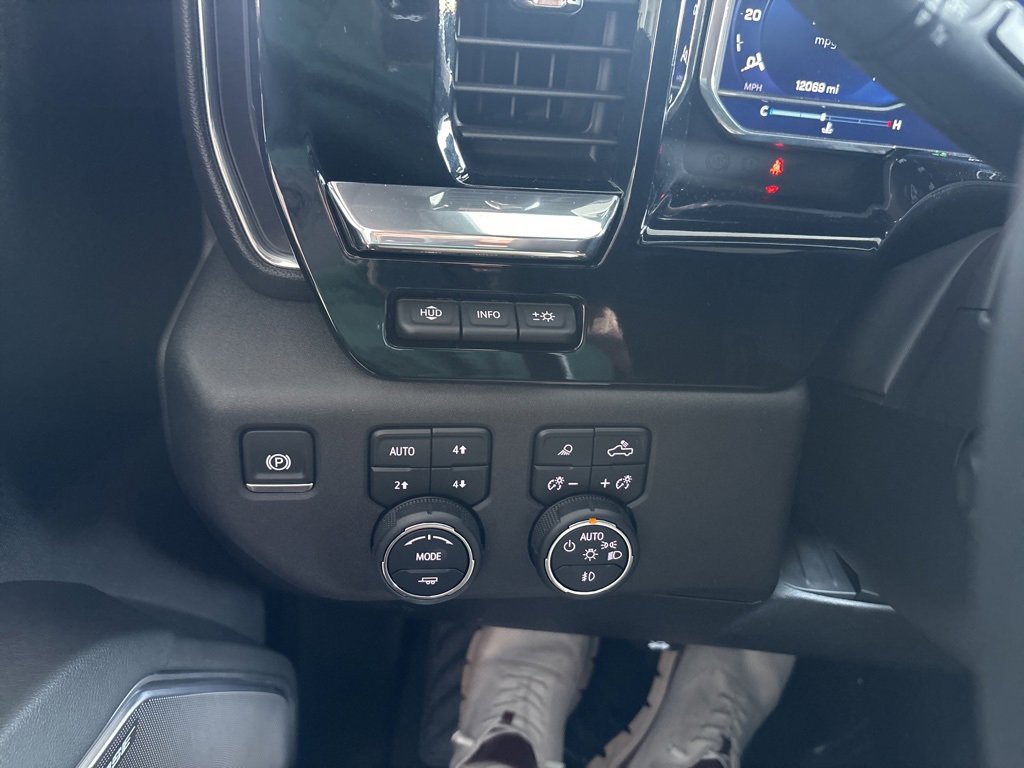 Used 2025 Chevrolet Silverado 1500 High Country w/ Technology Package image 24