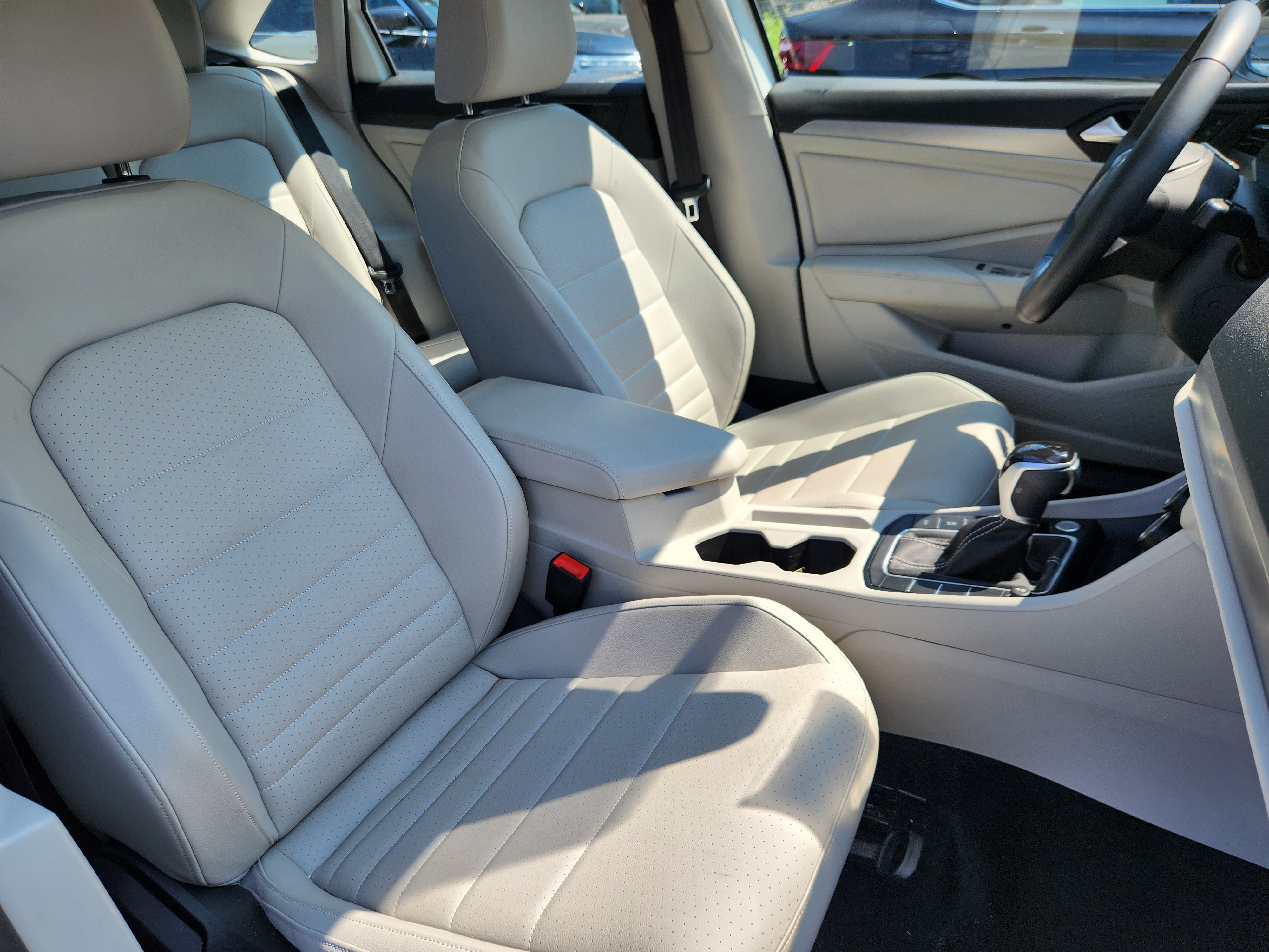 Used 2024 Volkswagen Jetta SE w/ Panoramic Sunroof Package FWD image 14