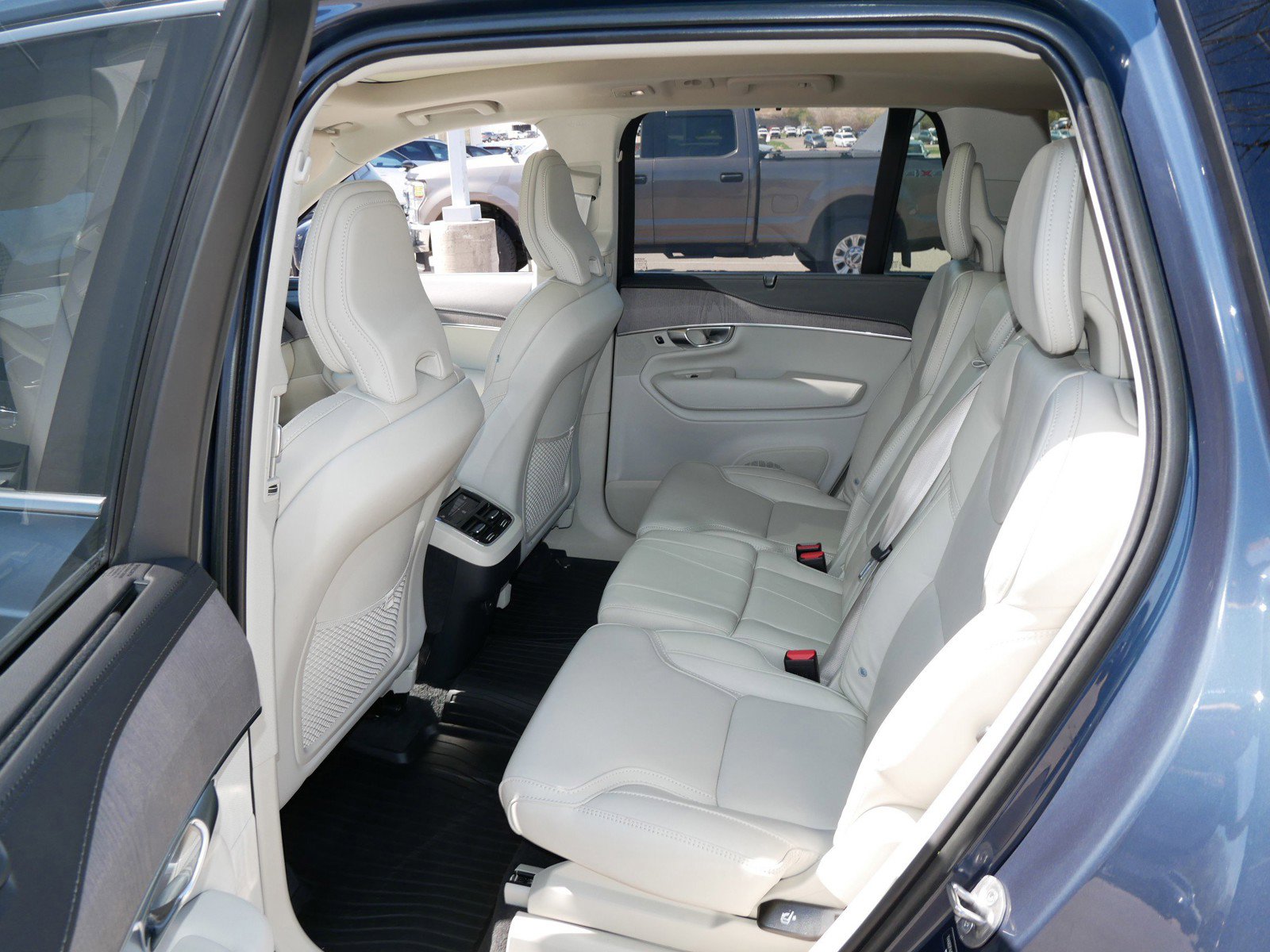 Certified 2023 Volvo XC90 B6 Ultimate AWD/4WD image 10