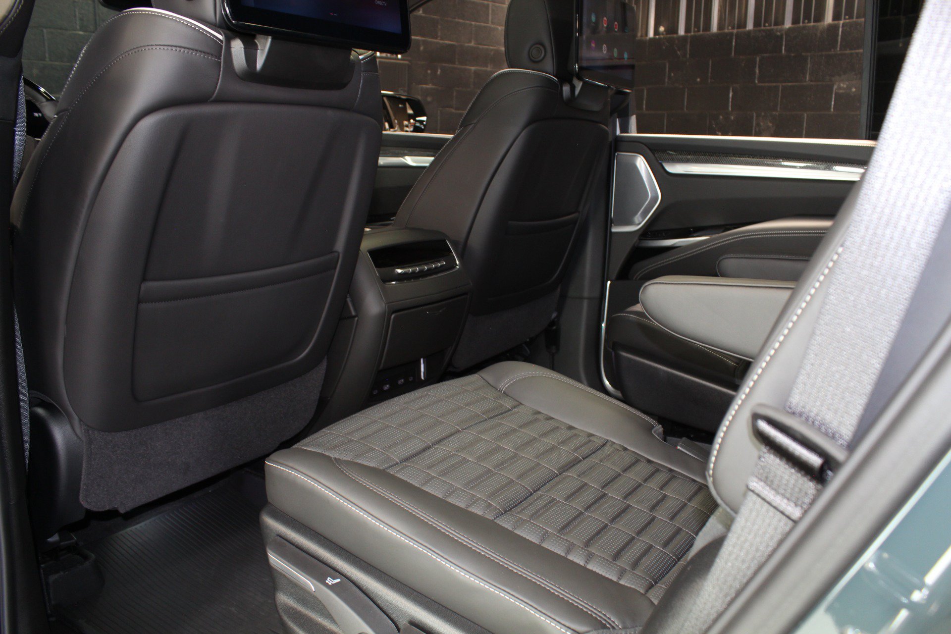 Used 2026 Cadillac Escalade V w/ LPO, ONYX Package AWD/4WD image 52