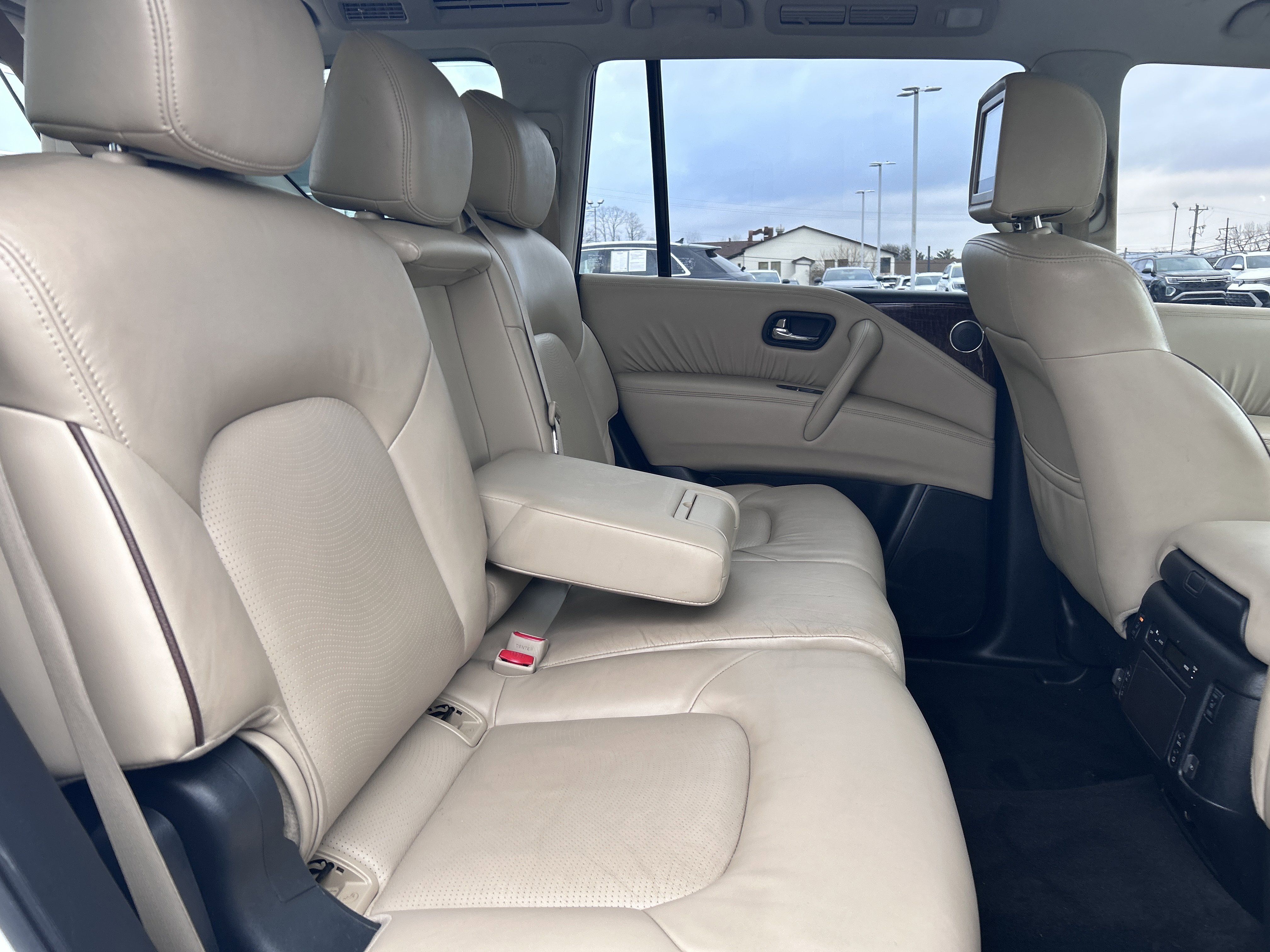 Used 2019 Nissan Armada Platinum image 32