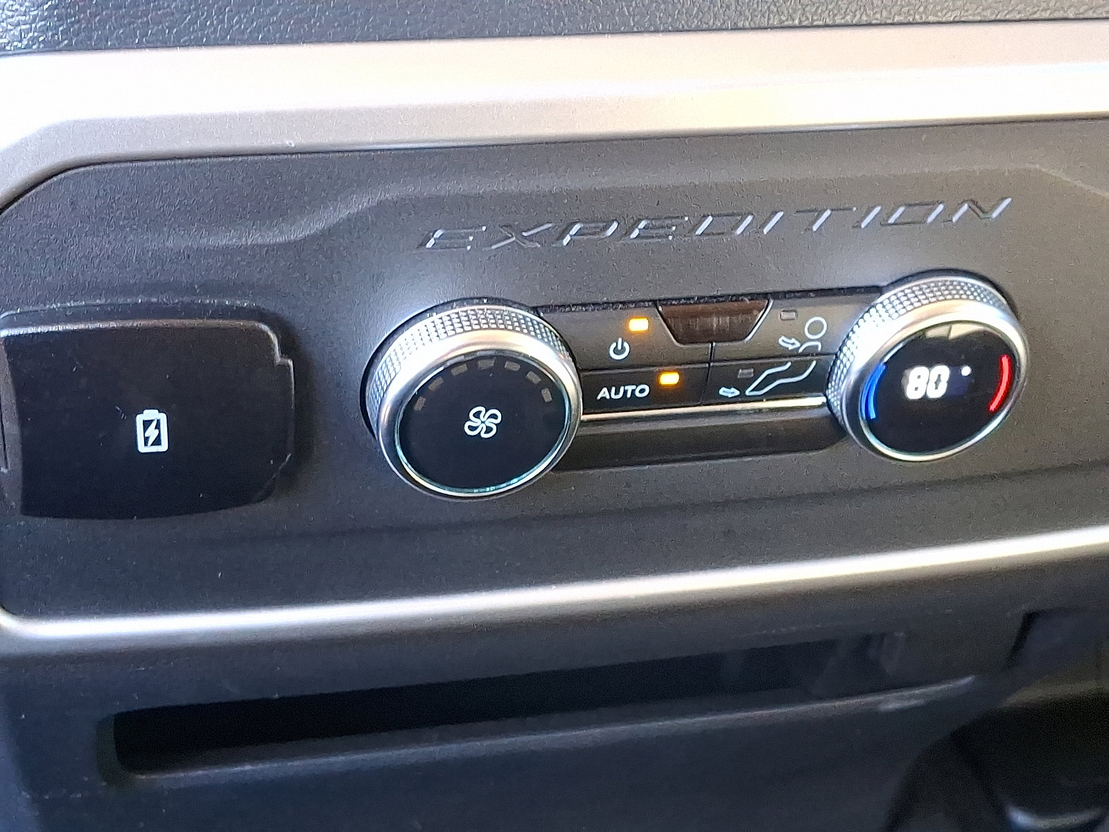 Used 2024 Ford Expedition Max XLT image 12