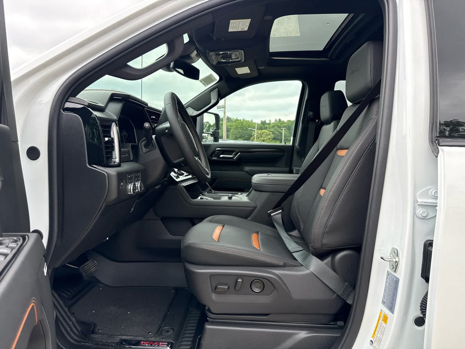 New 2026 GMC Sierra 2500 AT4 w/ AT4 Preferred Package AWD/4WD image 14
